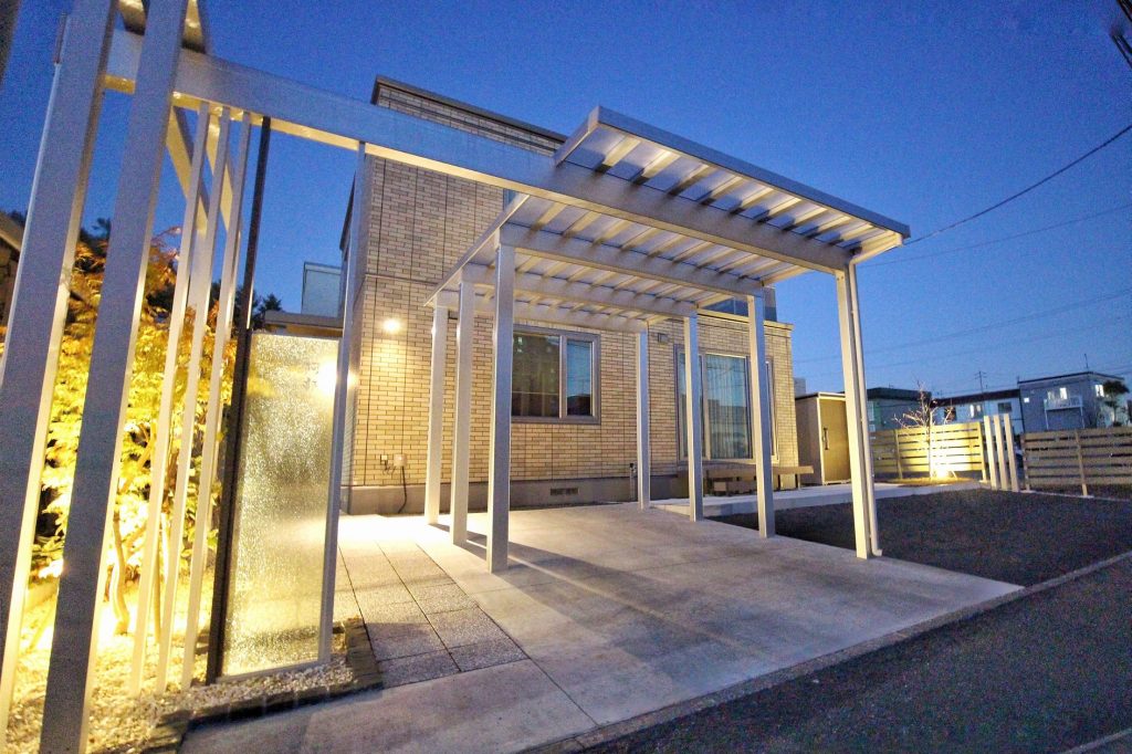 カーポートをオシャレに 札幌市豊平区 シンプルモダン外構 施工事例 札幌の庭 デザインは株式会社 森造園 ガーデニング カーポート
